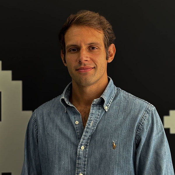 グスタヴォ・ギ オマール 氏 | 最高技術責任者 (Head of Technology) - Luxclusif by Farfetch